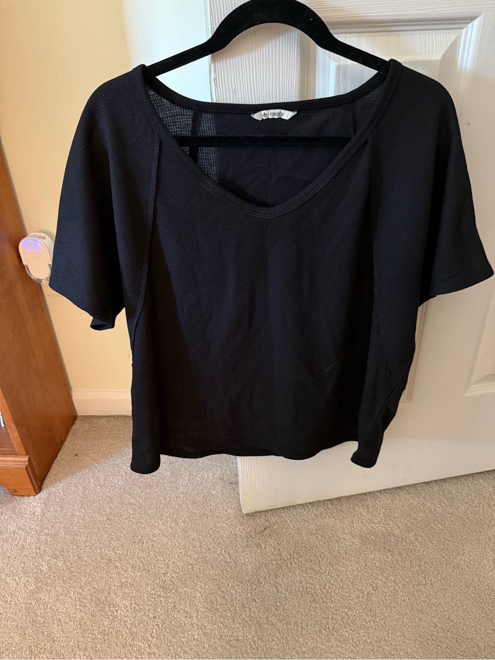 HALARA Black V-Neck Short Sleeve Top - Breathable Athletic Tee